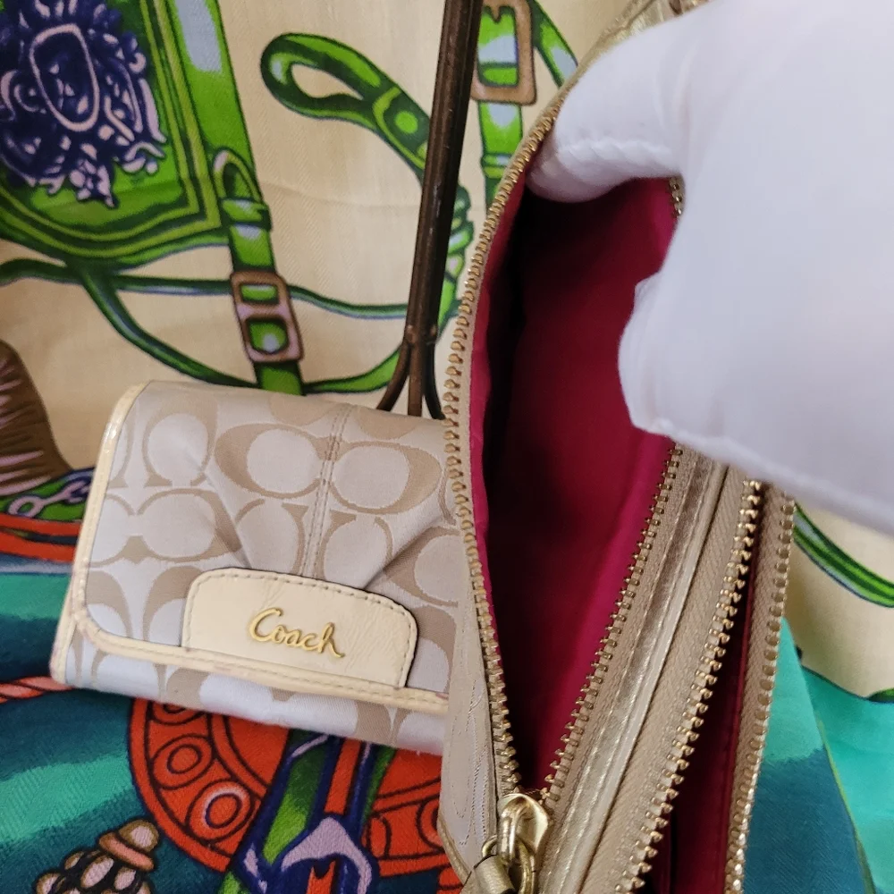 COACH Wristlet/ wallet SET - Picture 5 of 14
